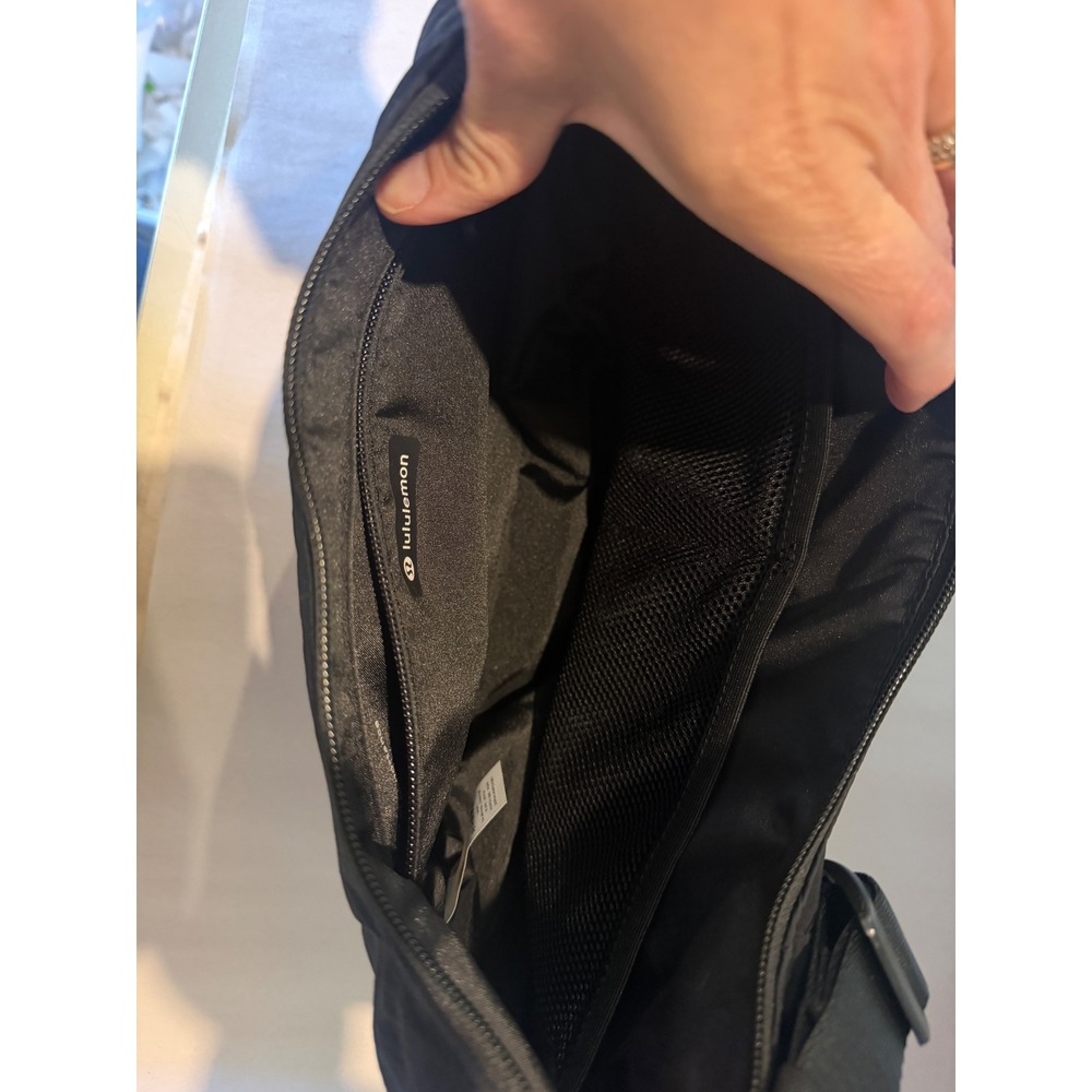Lululemon Slouchy Sling Bag 6L Black Crossbody Purse - Picture 8 of 8